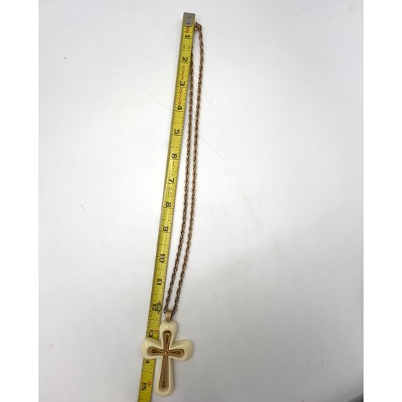 Sarah Coventry Cross Pendant Necklace 24" Chain Cream & Goldtone Costume Jewelry - Picture 3 of 5